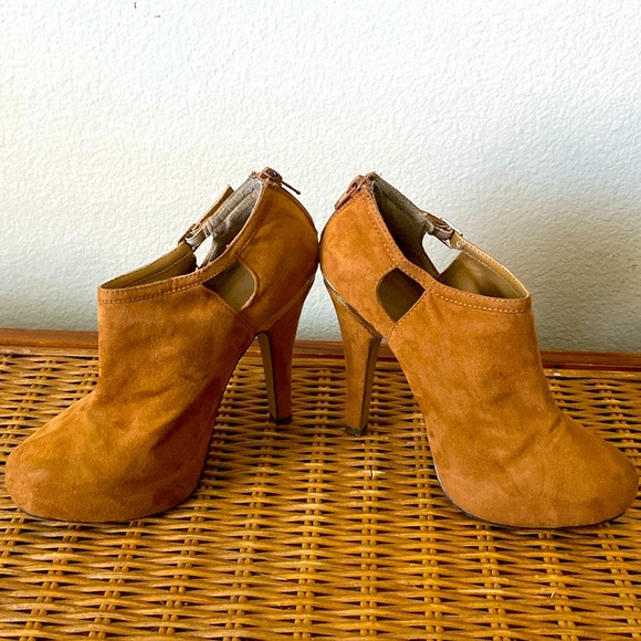 Vegan Suede High Heel Accent Booties Size 7 - Picture 1 of 9